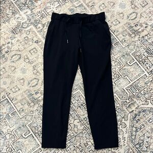 Lululemon On the Fly black pant. Size 6